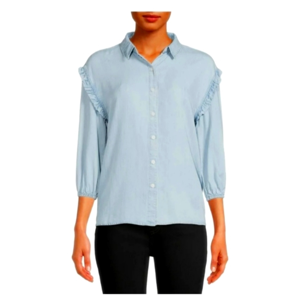 Light blue Button-up with ruffled Stiching!